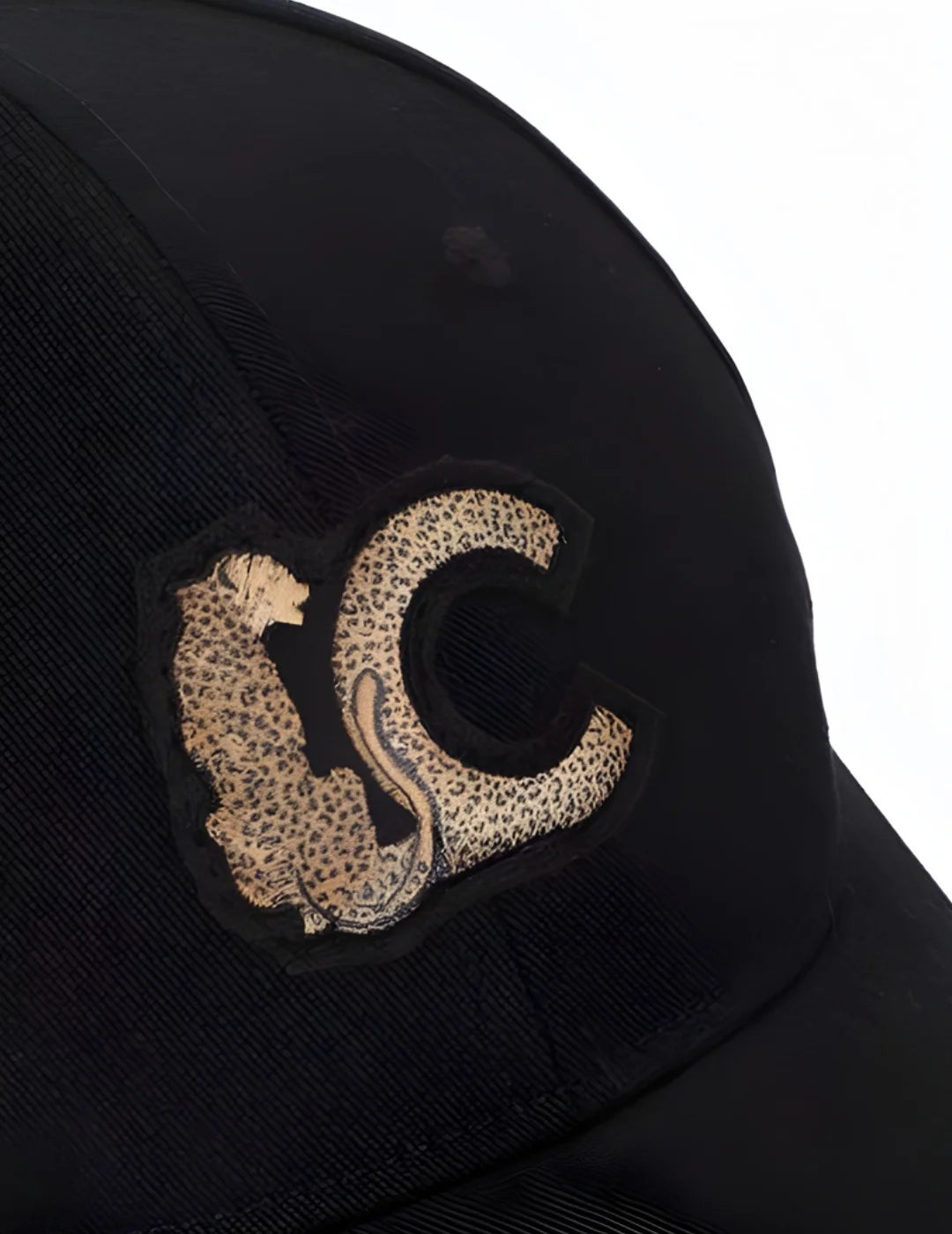Gorra Lola Casademunt Logo Leopardo Negro | Bicos de Fío