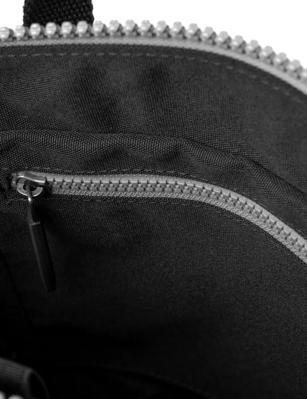 Mochila Roka Bantry B Small Black Label Negro | Bicos de Fío