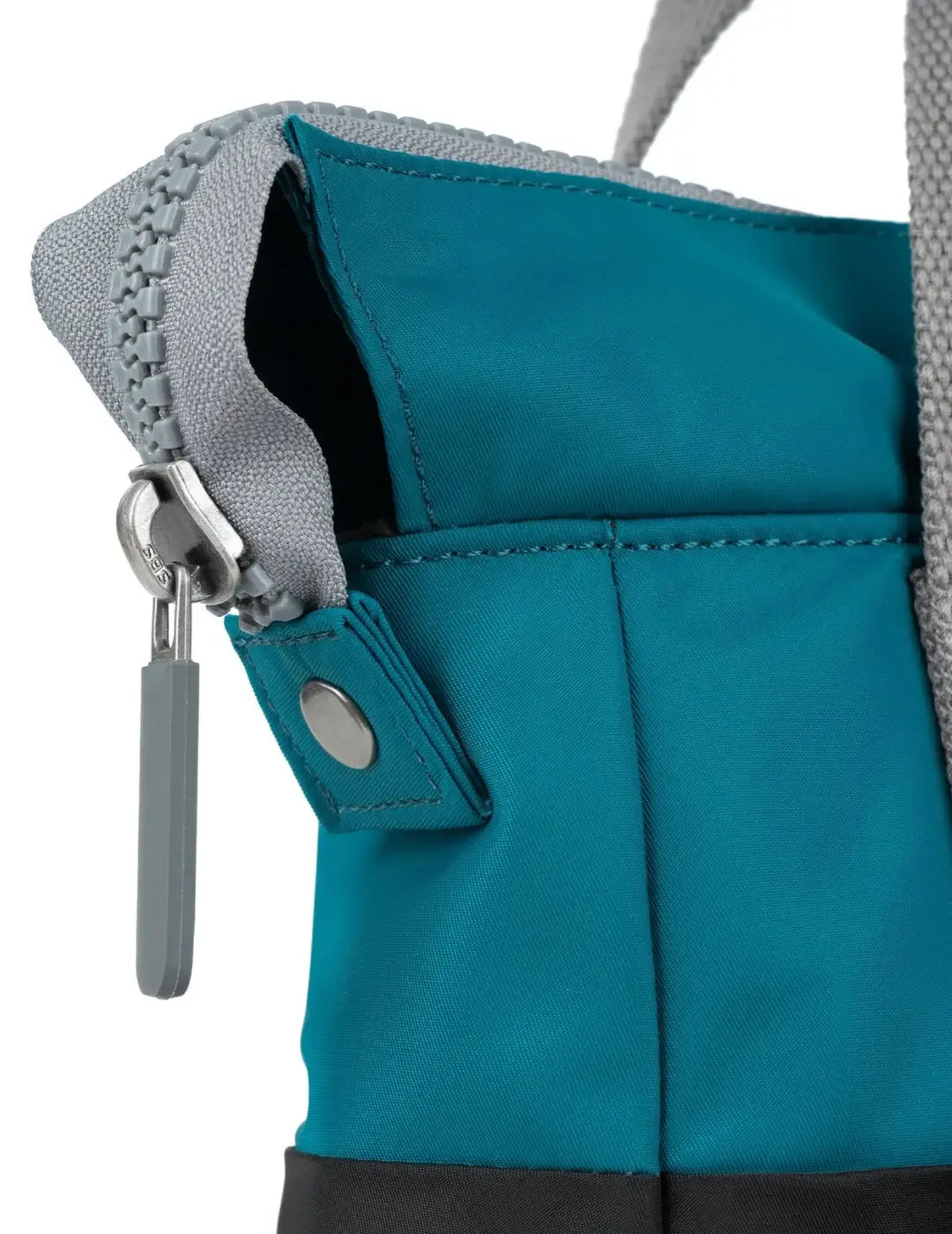 Mochila Roka Bantry B Small Two Tone Negro-Azul | Bicos de Fío