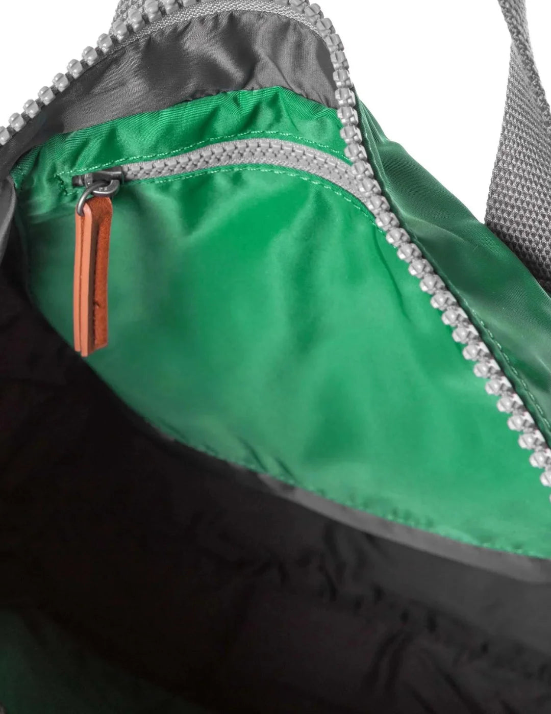 Mochila Roka Canfield B Medium Emerald | Bicos de Fío