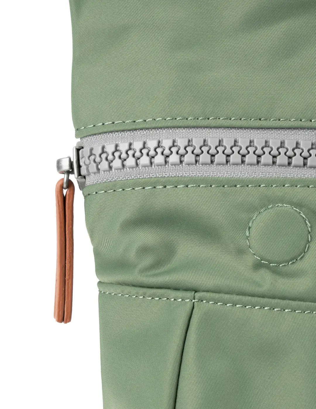 Mochila Roka Canfield B Medium Granite | Bicos de Fío