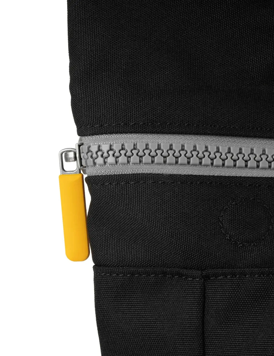 Mochila Roka Canfield B Medium Yellow Label Negro | Bicos de Fío