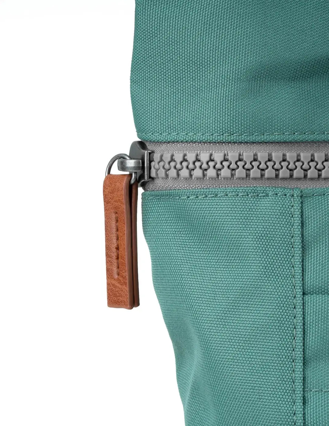Mochila Roka Finchley A Medium Sage | Bicos de Fío