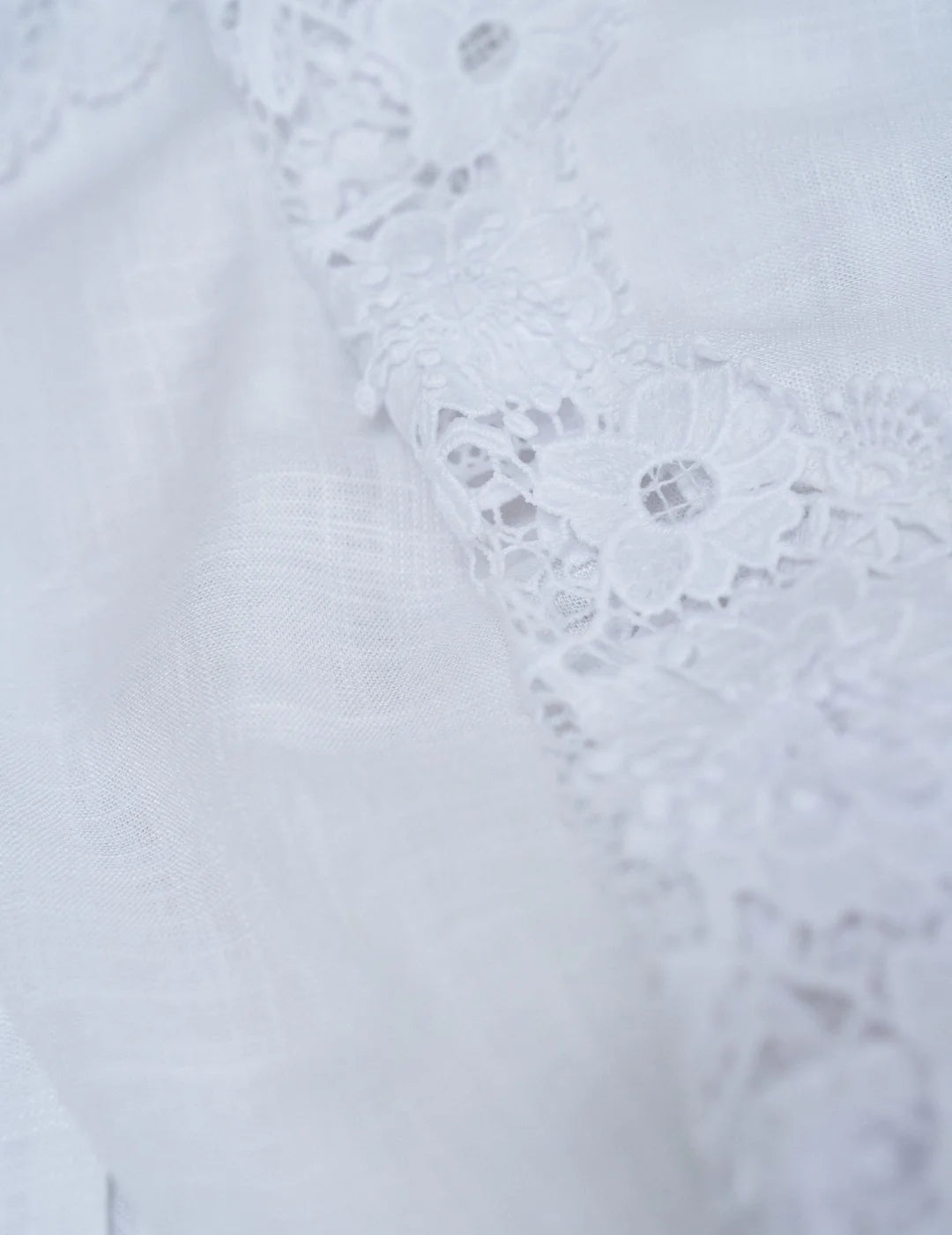 Camisa Corta Nudo Encaje Salsa Jeans Blanco | Bicos de Fío