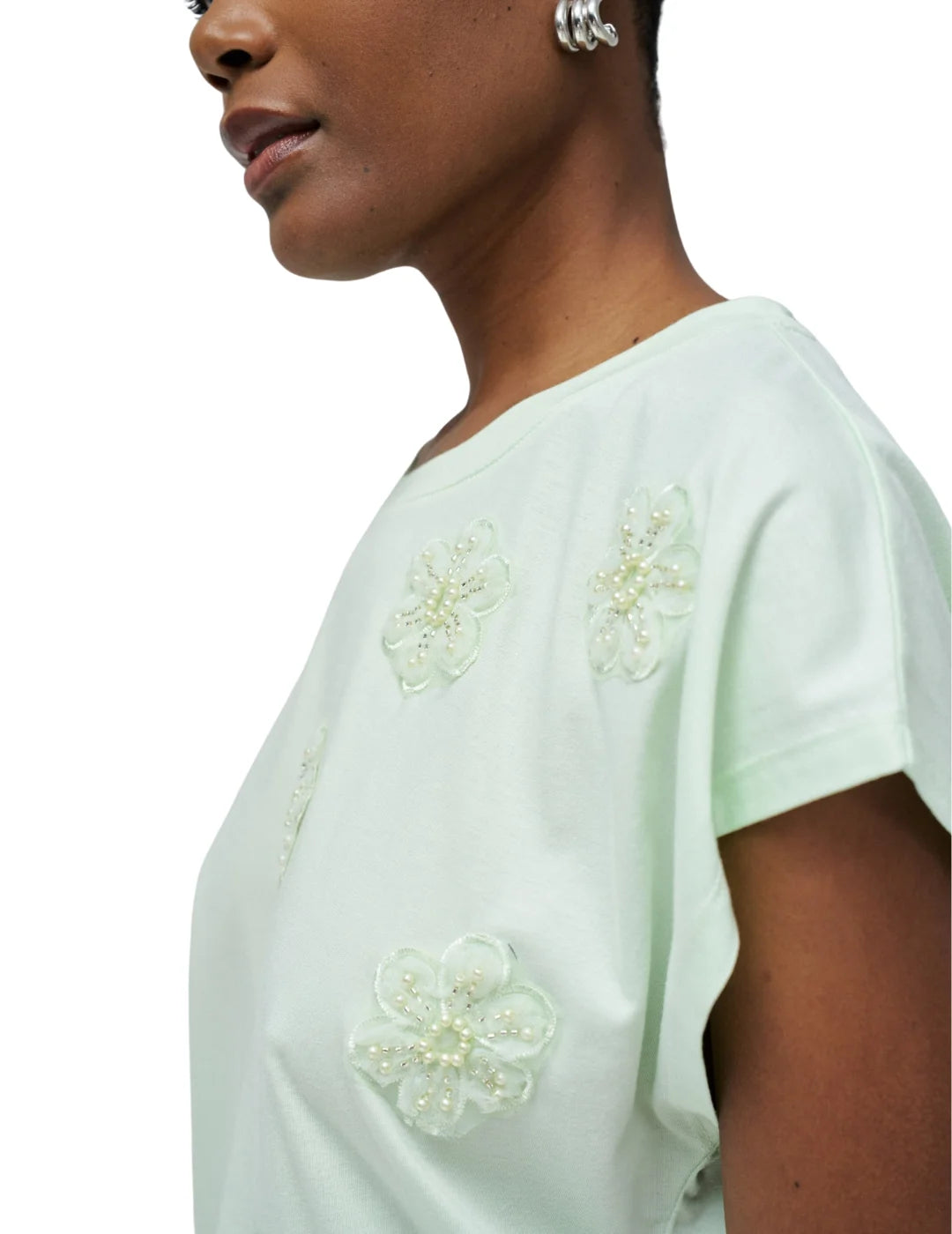 Camiseta Apliques Flores Salsa Jeans Verde | Bicos de Fío