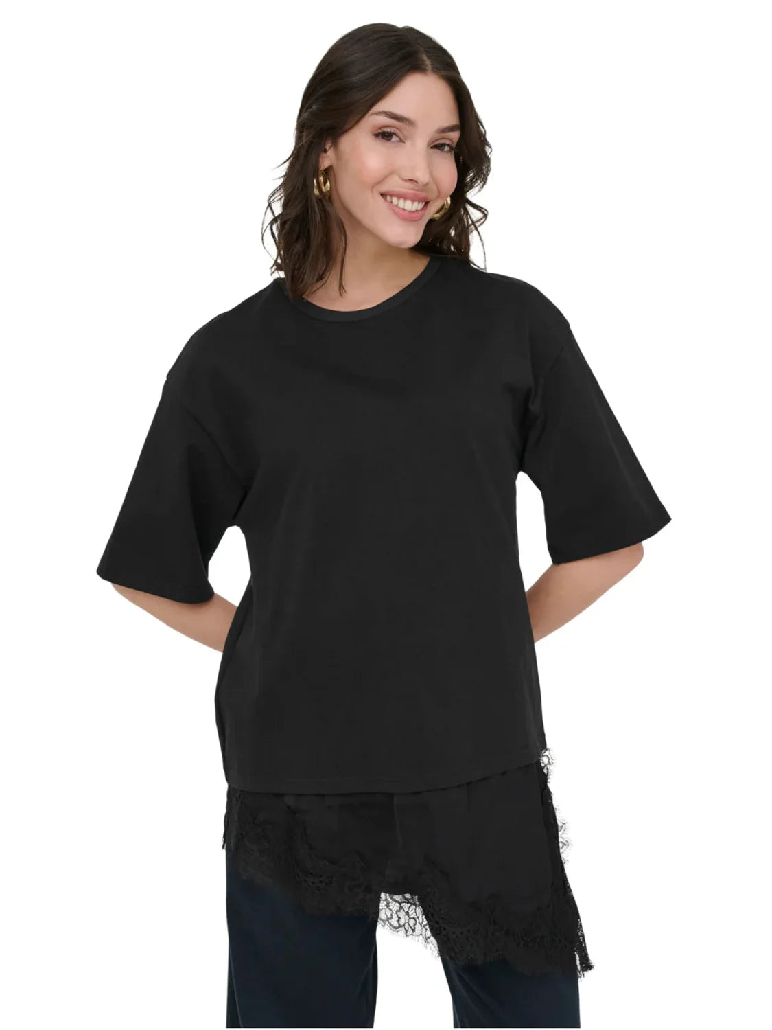 Camiseta Encaje Asimétrico JDY Alma Negro | Bicos de Fío
