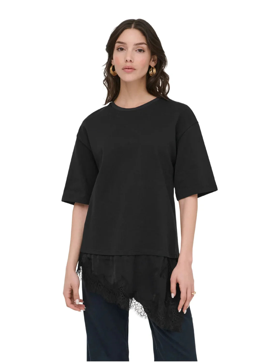 Camiseta Encaje Asimétrico JDY Alma Negro | Bicos de Fío