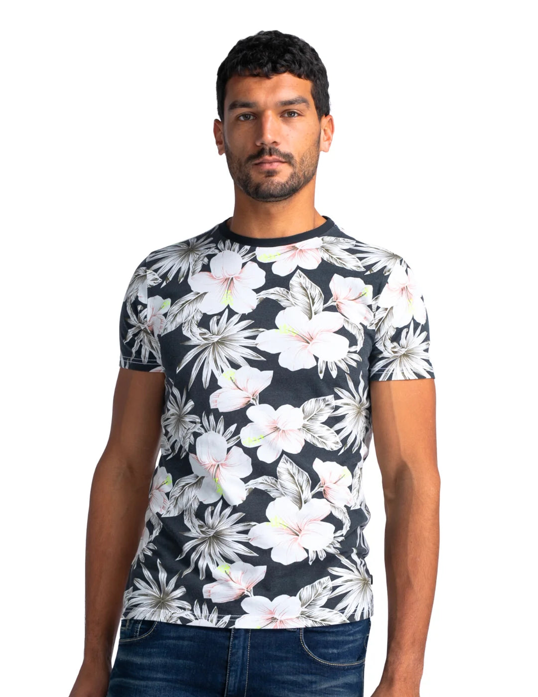 Camiseta Estampado Floral Petrol Industries Negro | Bicos de Fío