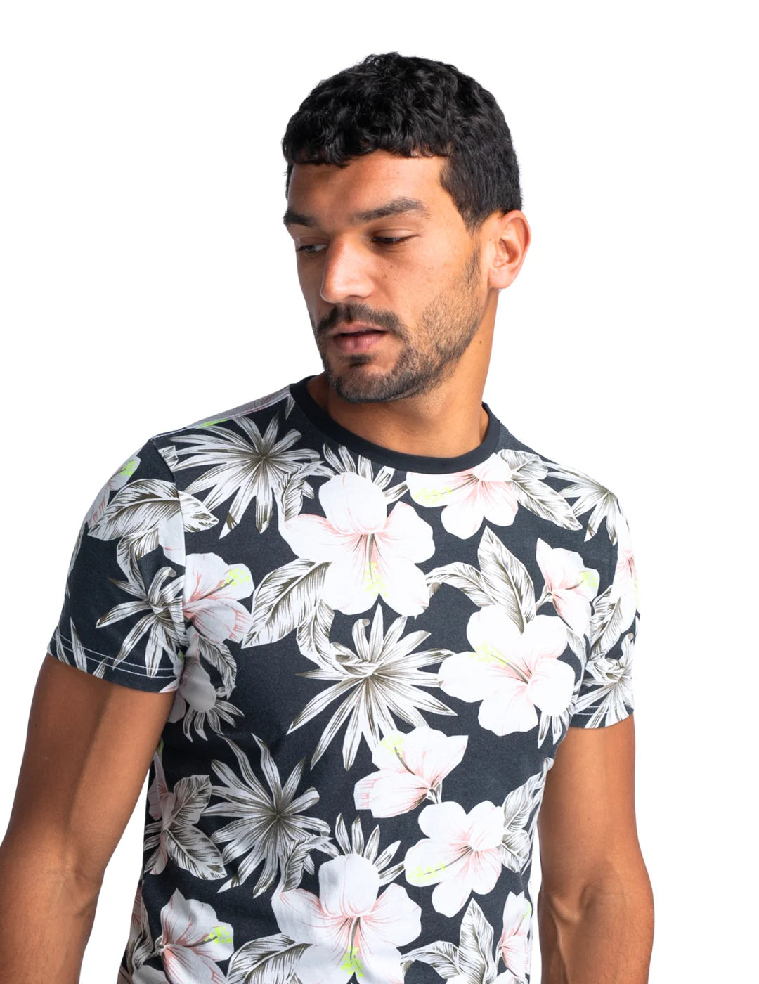 Camiseta Estampado Floral Petrol Industries Negro | Bicos de Fío