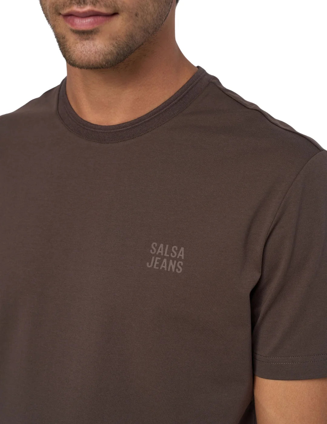Camiseta Logo Relieve Salsa Jeans Marrón | Bicos de Fío
