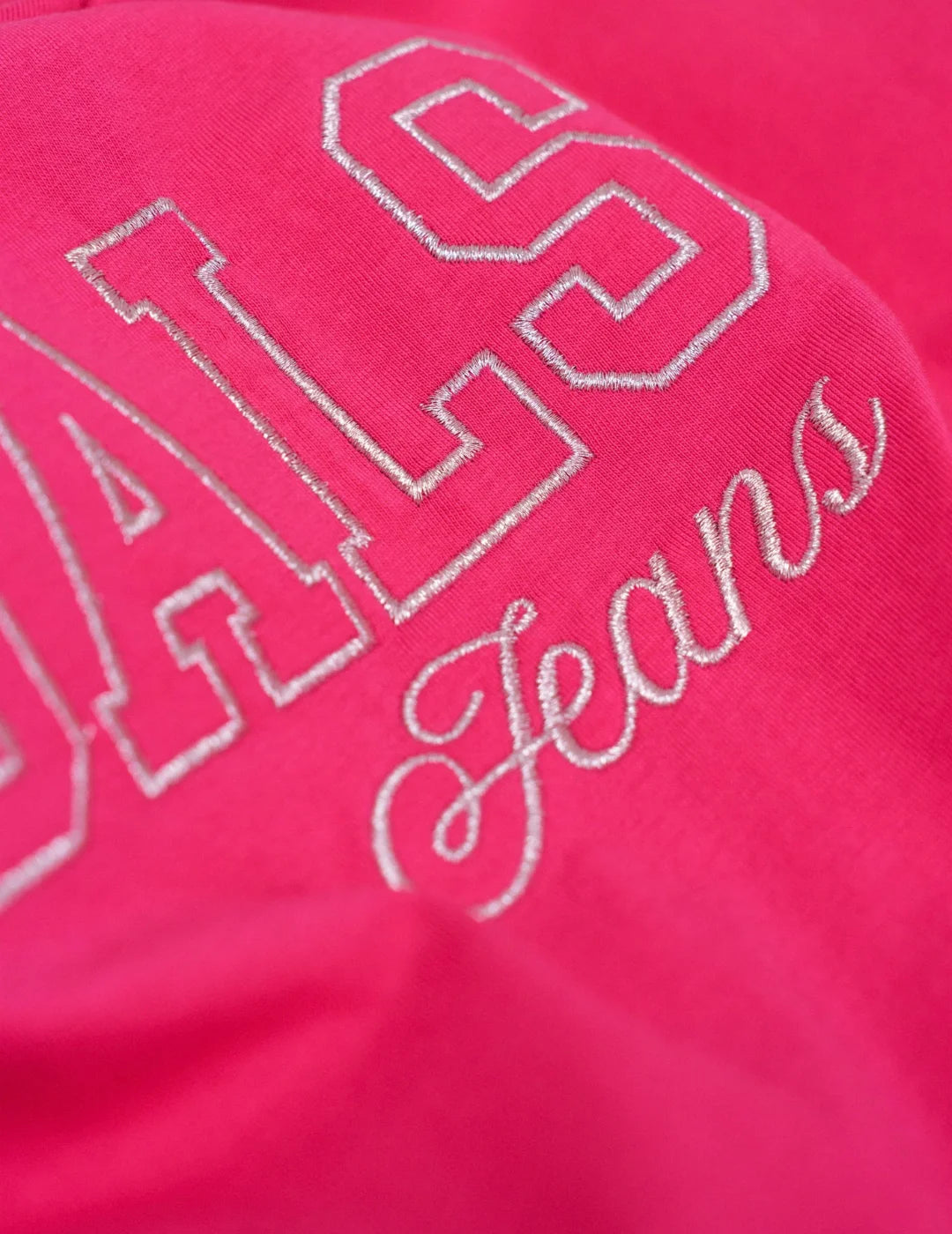 Camiseta Salsa Jeans Varsity Fucsia | Bicos de Fío