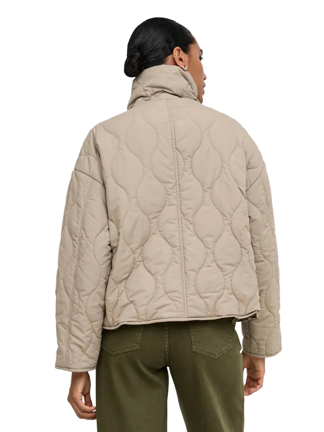 Chaqueta Acolchada Corta ONLY Sigga Beige | Bicos de Fío