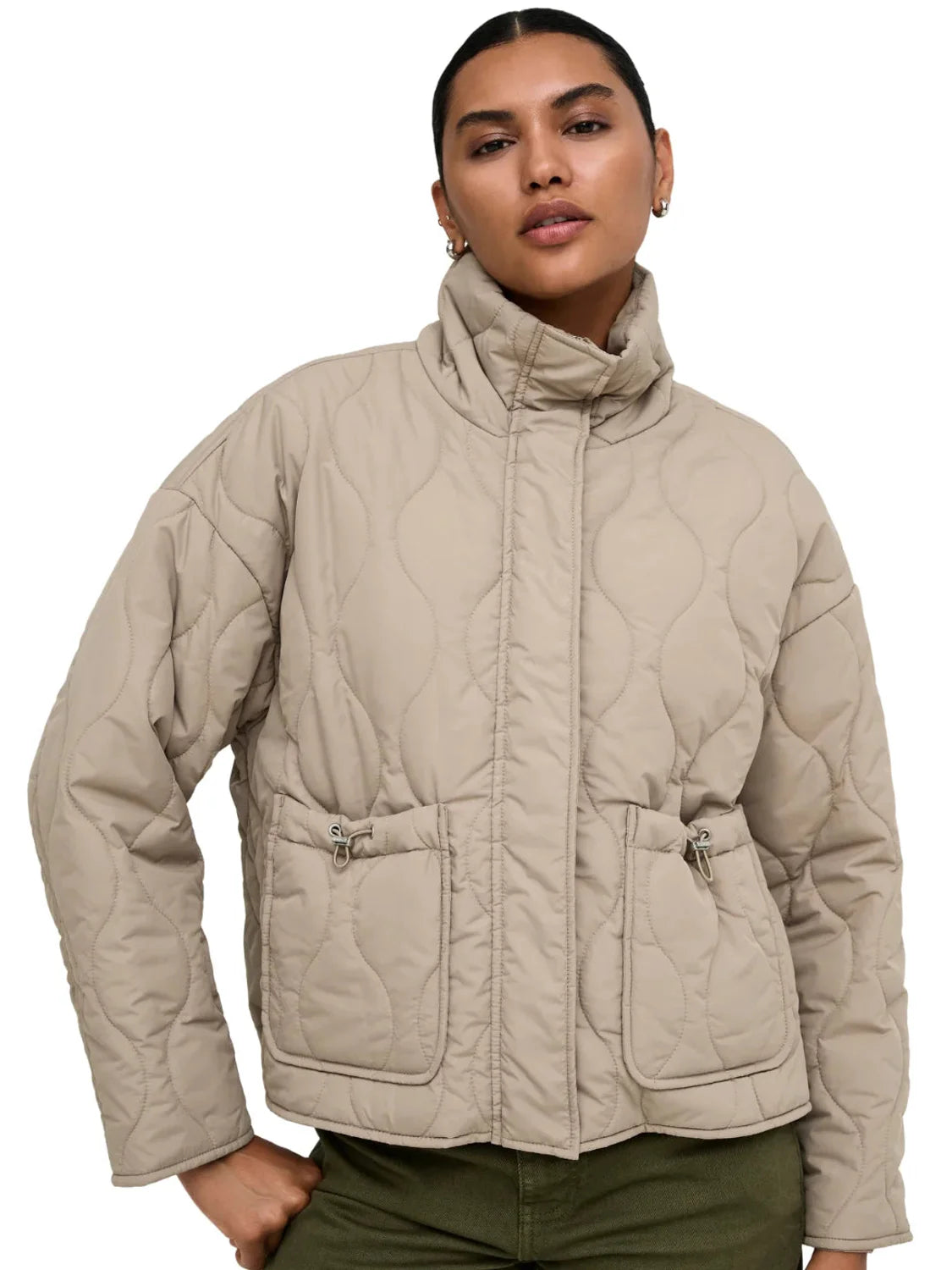 Chaqueta Acolchada Corta ONLY Sigga Beige | Bicos de Fío
