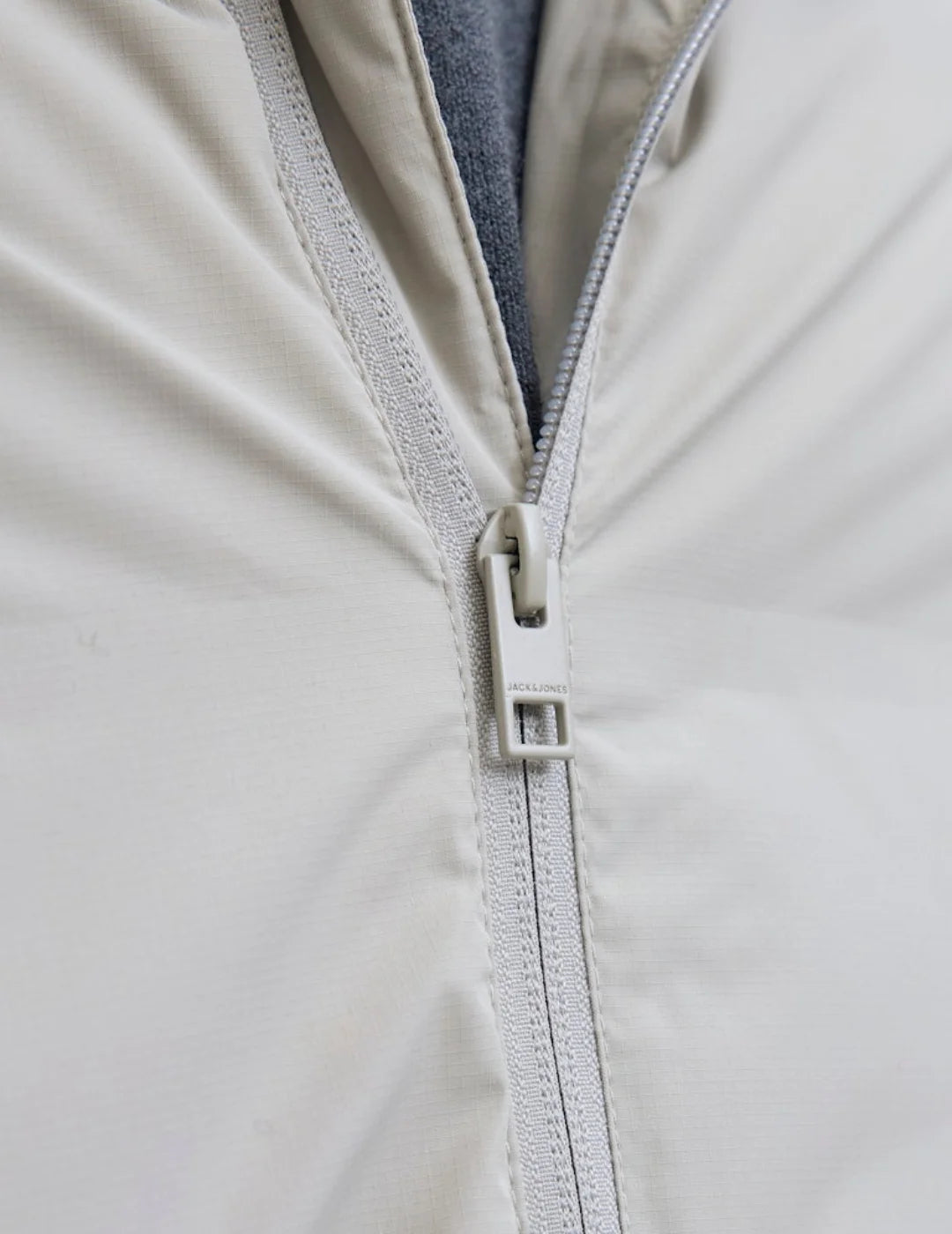 Chaqueta Acolchada Jack&Jones Soho Gris | Bicos de Fío