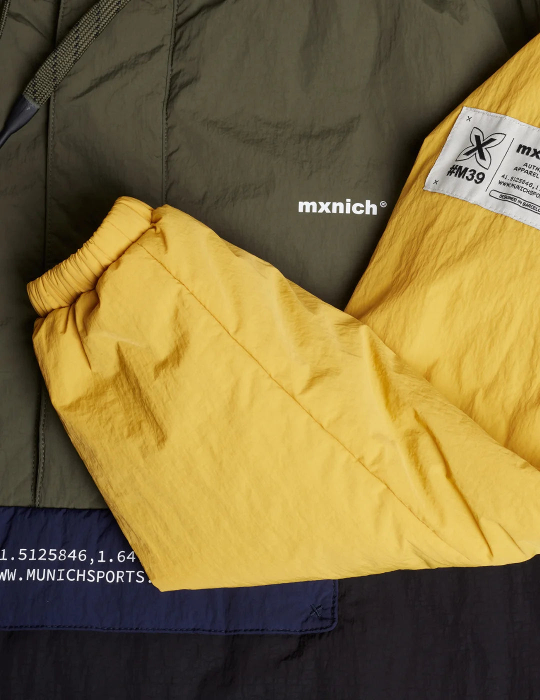 Chaqueta Cortavientos Munich Cover Khaki | Bicos de Fío