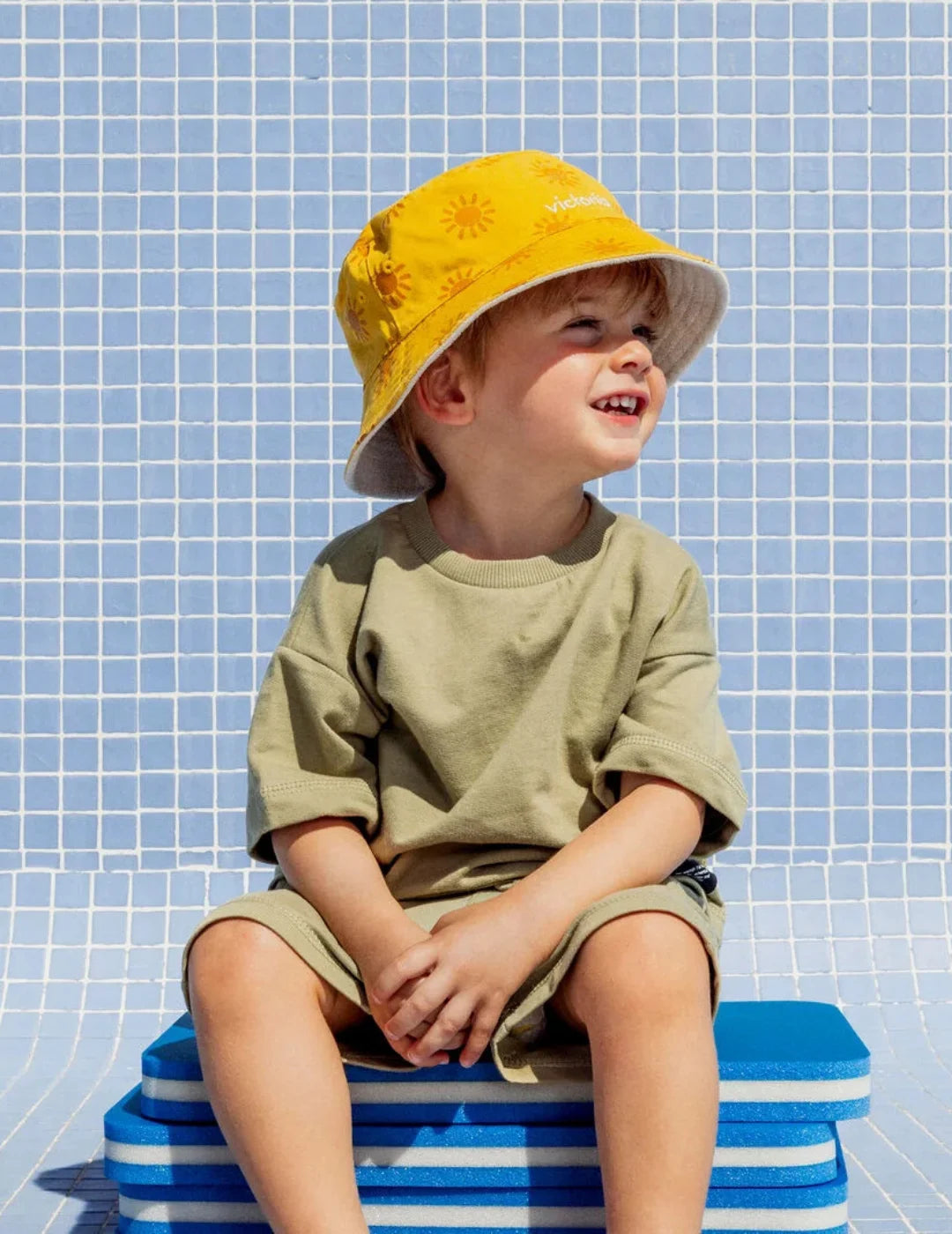 Gorro Reversible Victoria Love Amarillo | Bicos de Fío