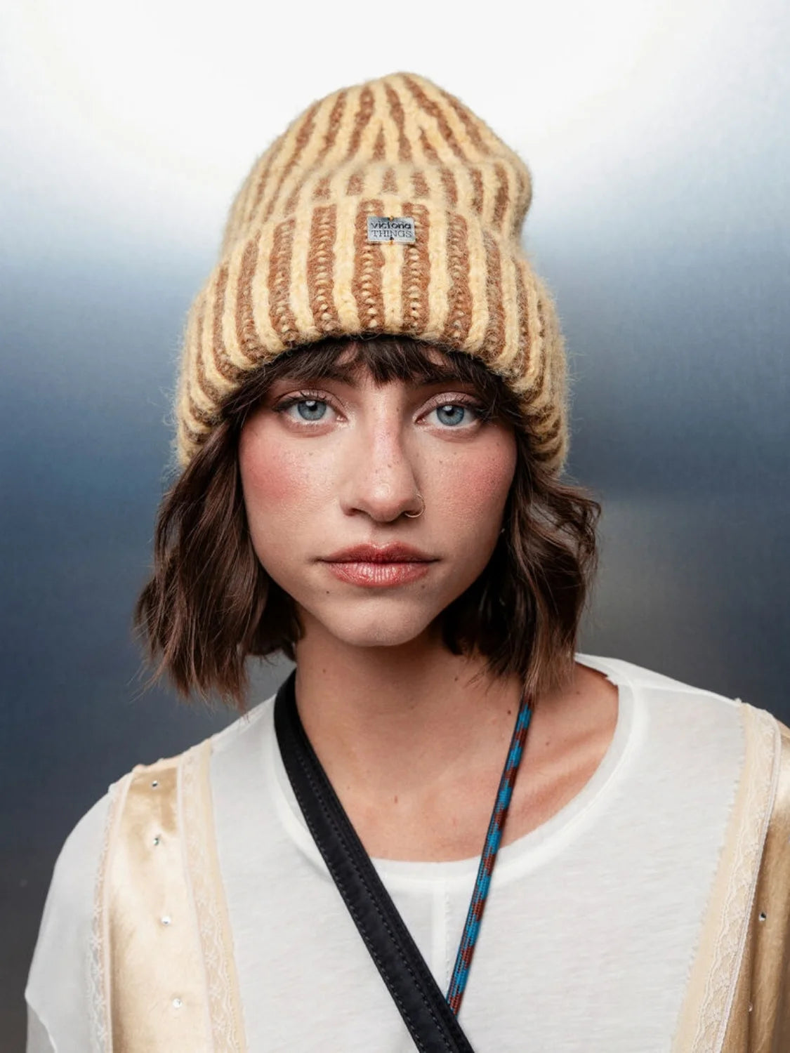 Gorro Punto Bicolor Victoria Mostaza | Bicos de Fío