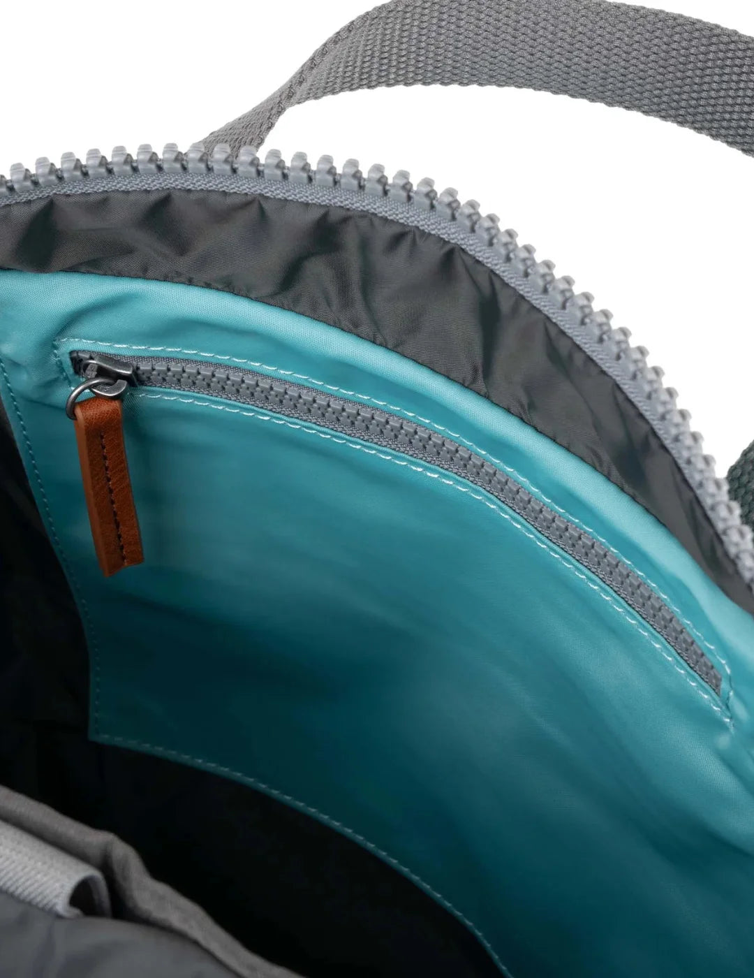 Mochila Roka Canfield B Medium Aquatic Awe | Bicos de Fío