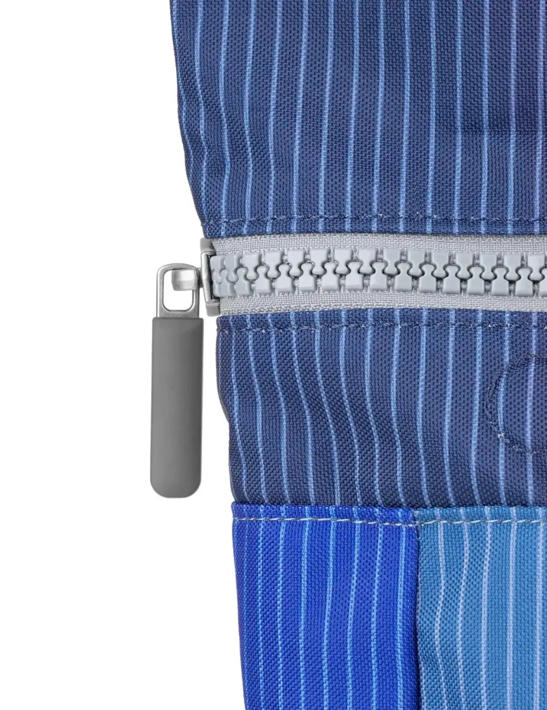 Mochila Roka Canfield B Medium Wash Denim | Bicos de Fío