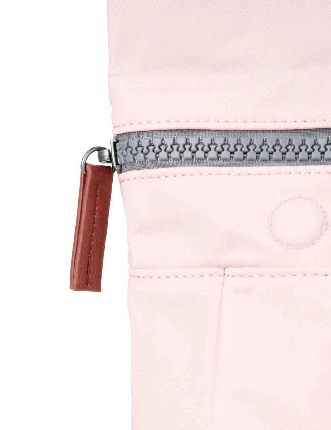 Mochila Roka Canfield B Medium English Rose | Bicos de Fío