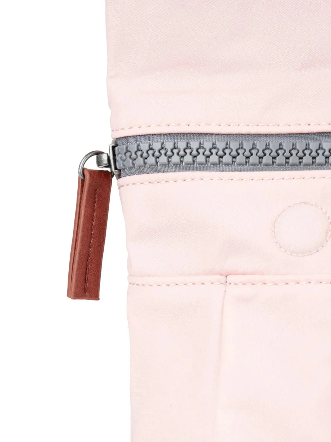 Mochila Roka Canfield B Medium English Rose | Bicos de Fío