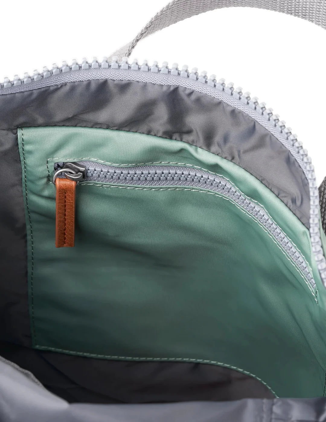 Mochila ROKA Canfield B Medium Nylon Frost | Bicos de Fío