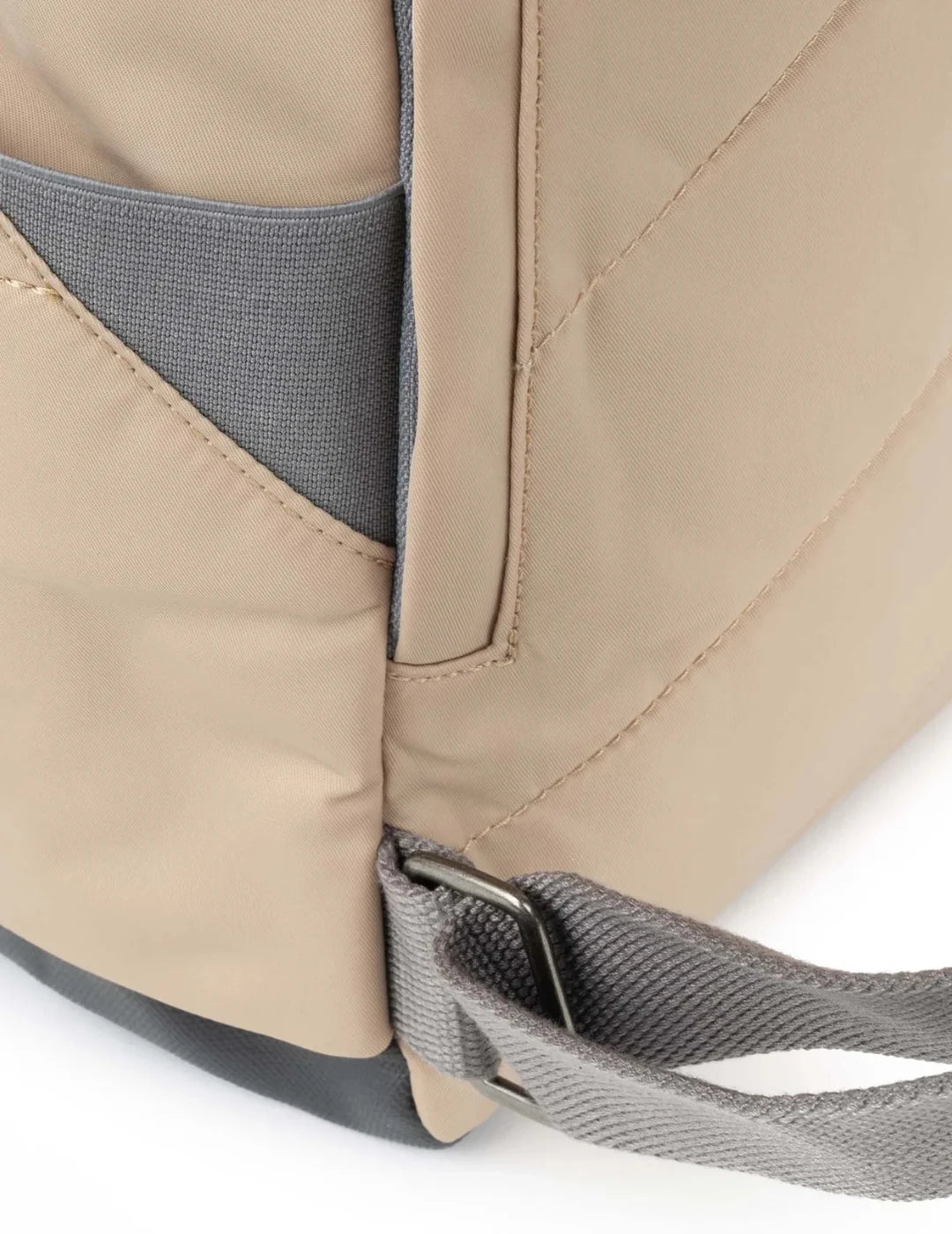 Mochila Roka Canfield B Medium Sand | Bicos de Fío
