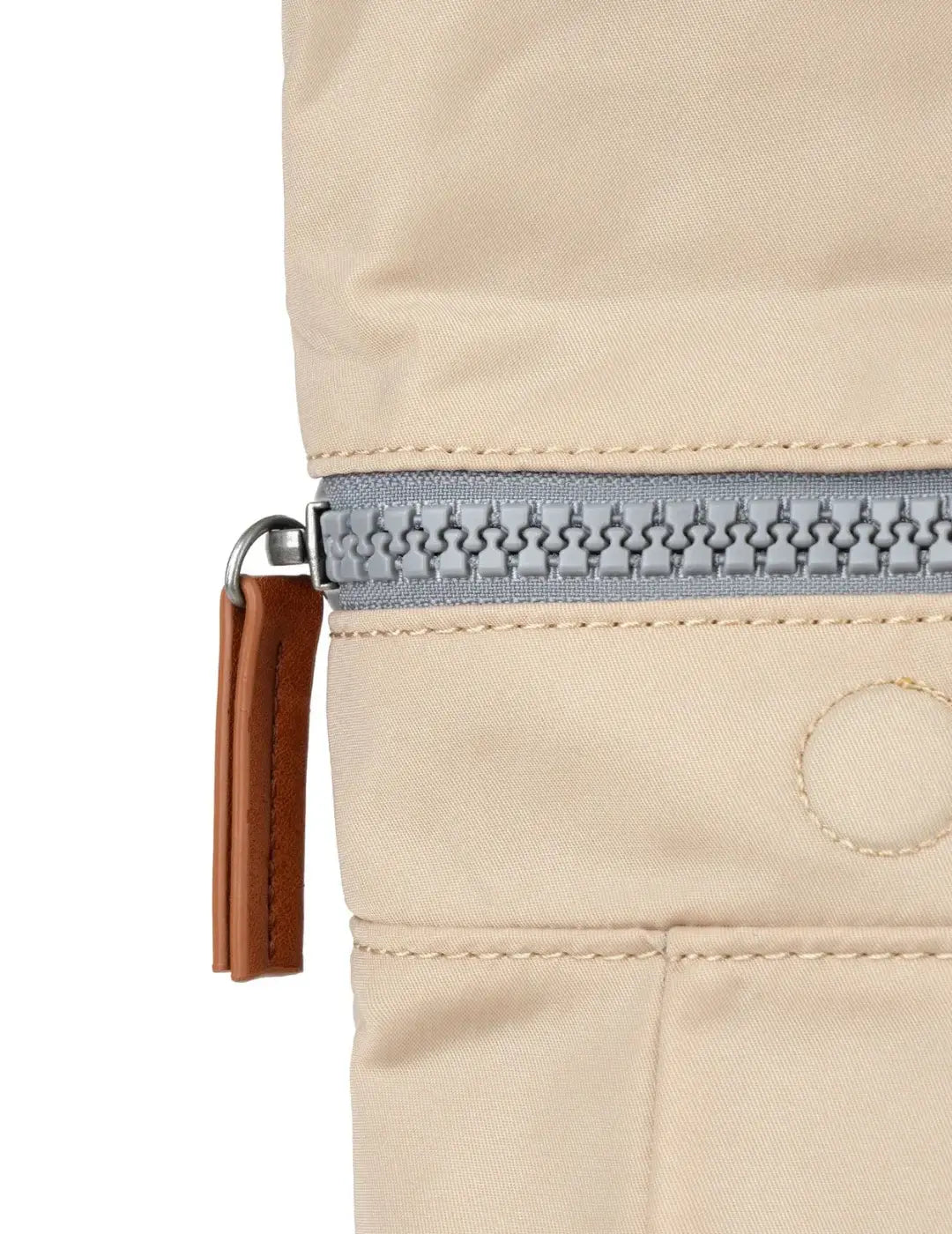 Mochila Roka Canfield B Medium Sand | Bicos de Fío