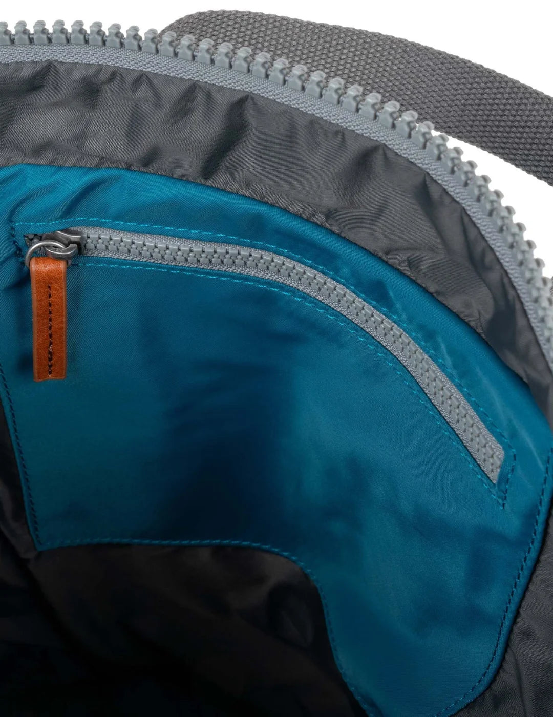 Mochila Roka Canfield B Small Sapphire | Bicos de Fío
