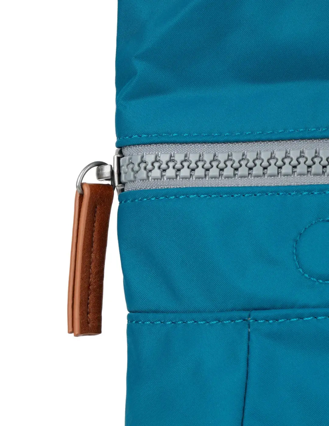 Mochila Roka Canfield B Small Sapphire | Bicos de Fío