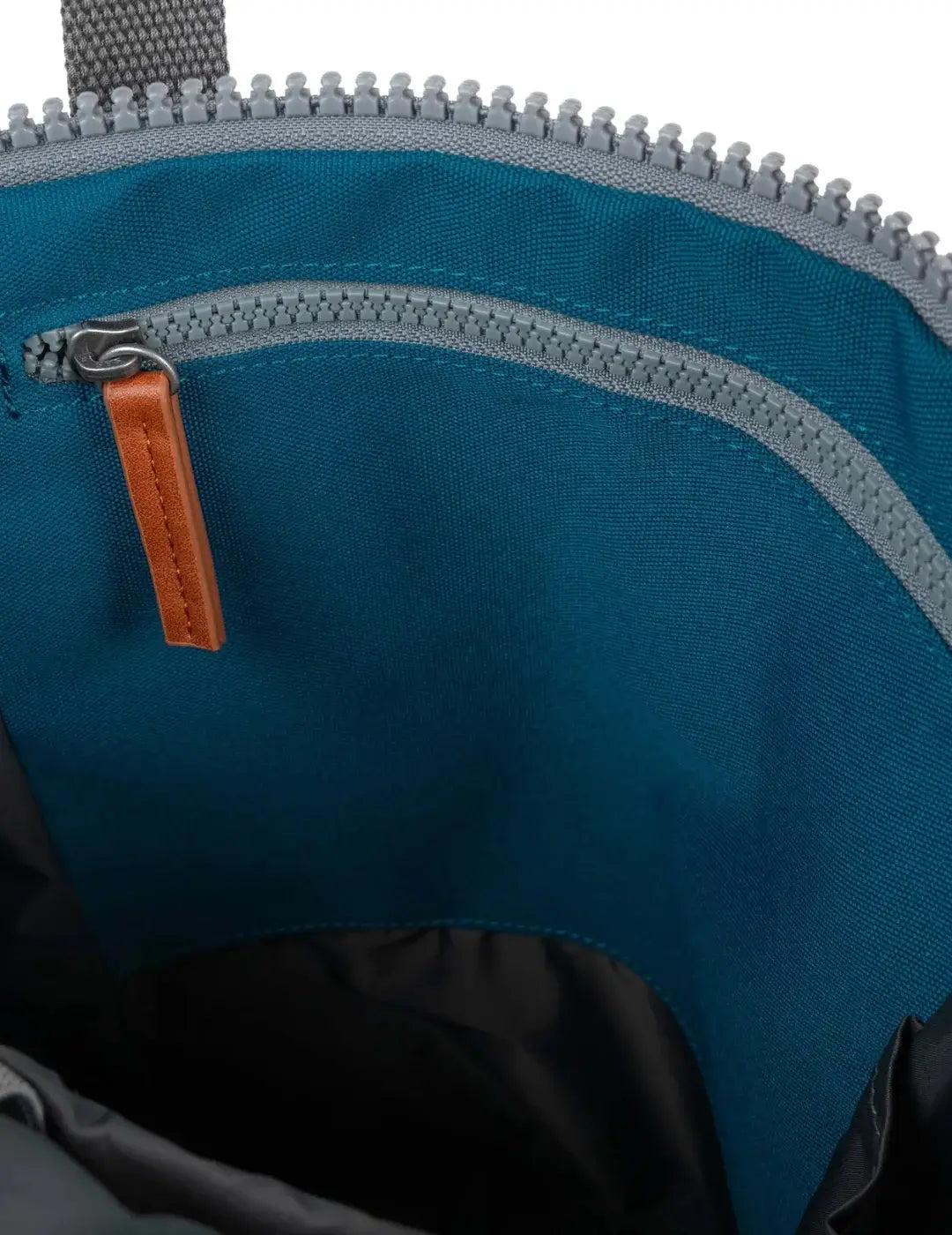 Mochila Roka Finchley Medium Sapphire | Bicos de Fío