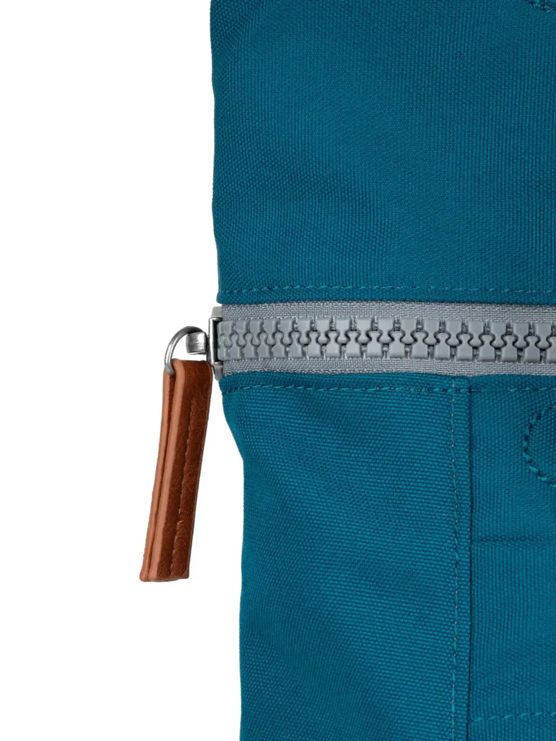 Mochila Roka Finchley Medium Sapphire | Bicos de Fío