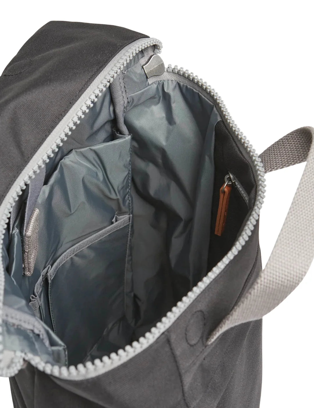 Mochila ROKA Finchley Medium Canvas Ash | Bicos de Fío