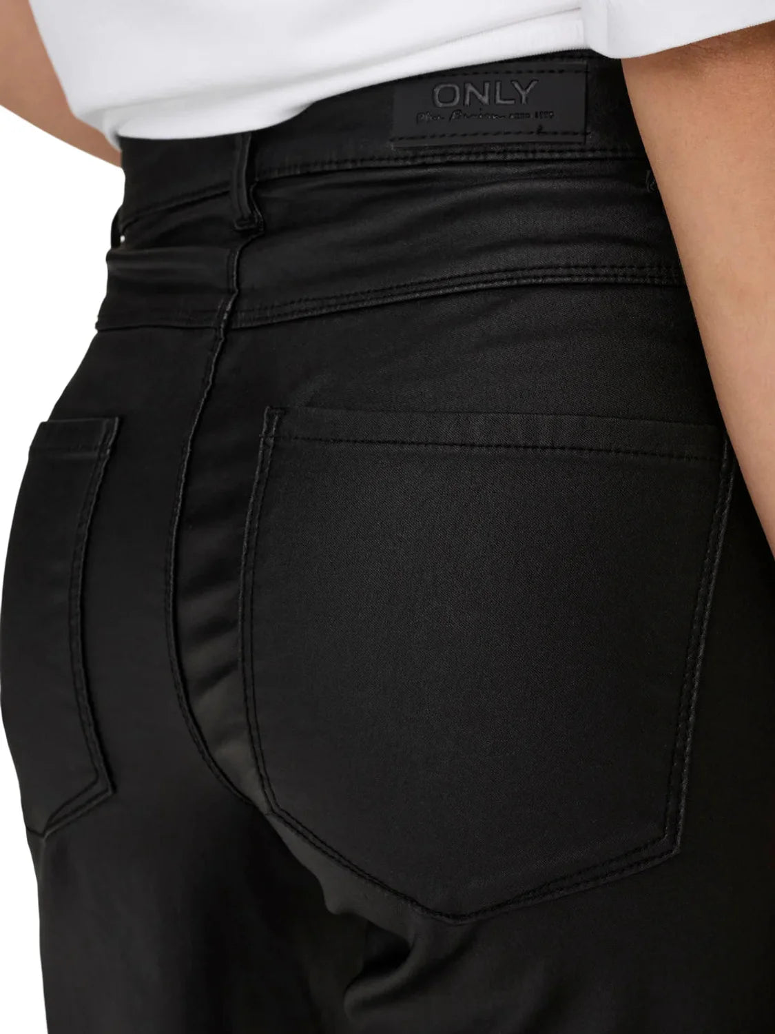 Pantalón Ancho Polipiel ONLY Alida Negro | Bicos de Fío