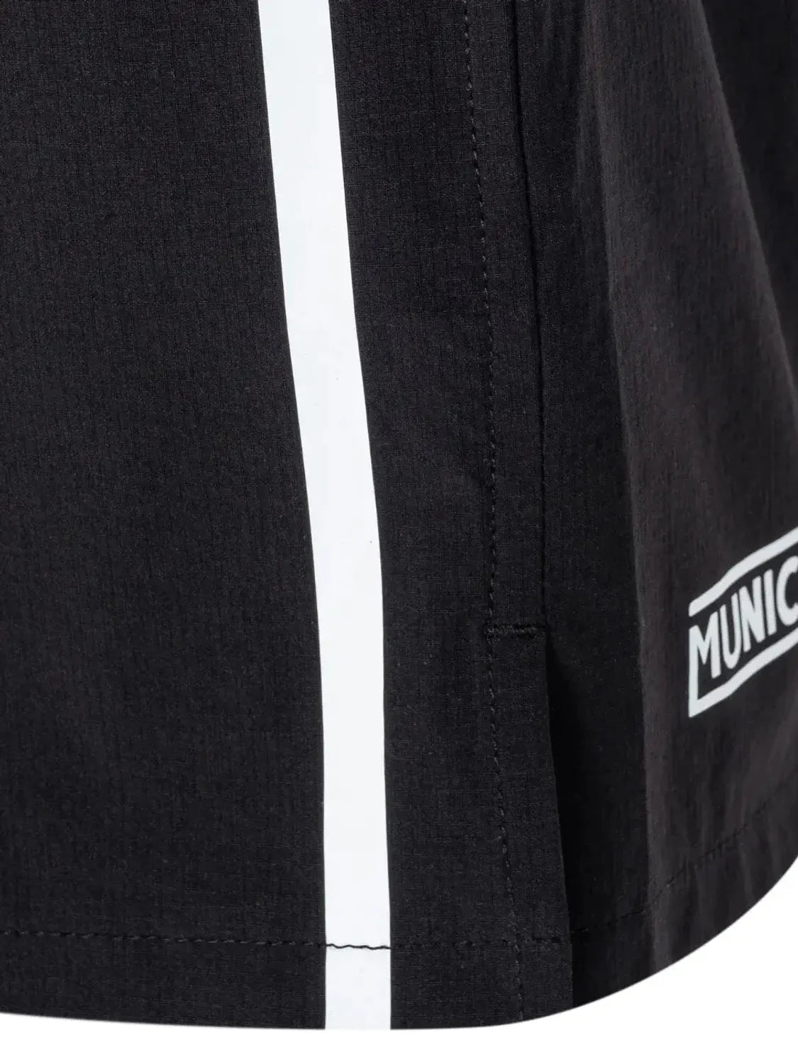 Pantalón Corto Munich Series Negro | Bicos de Fío