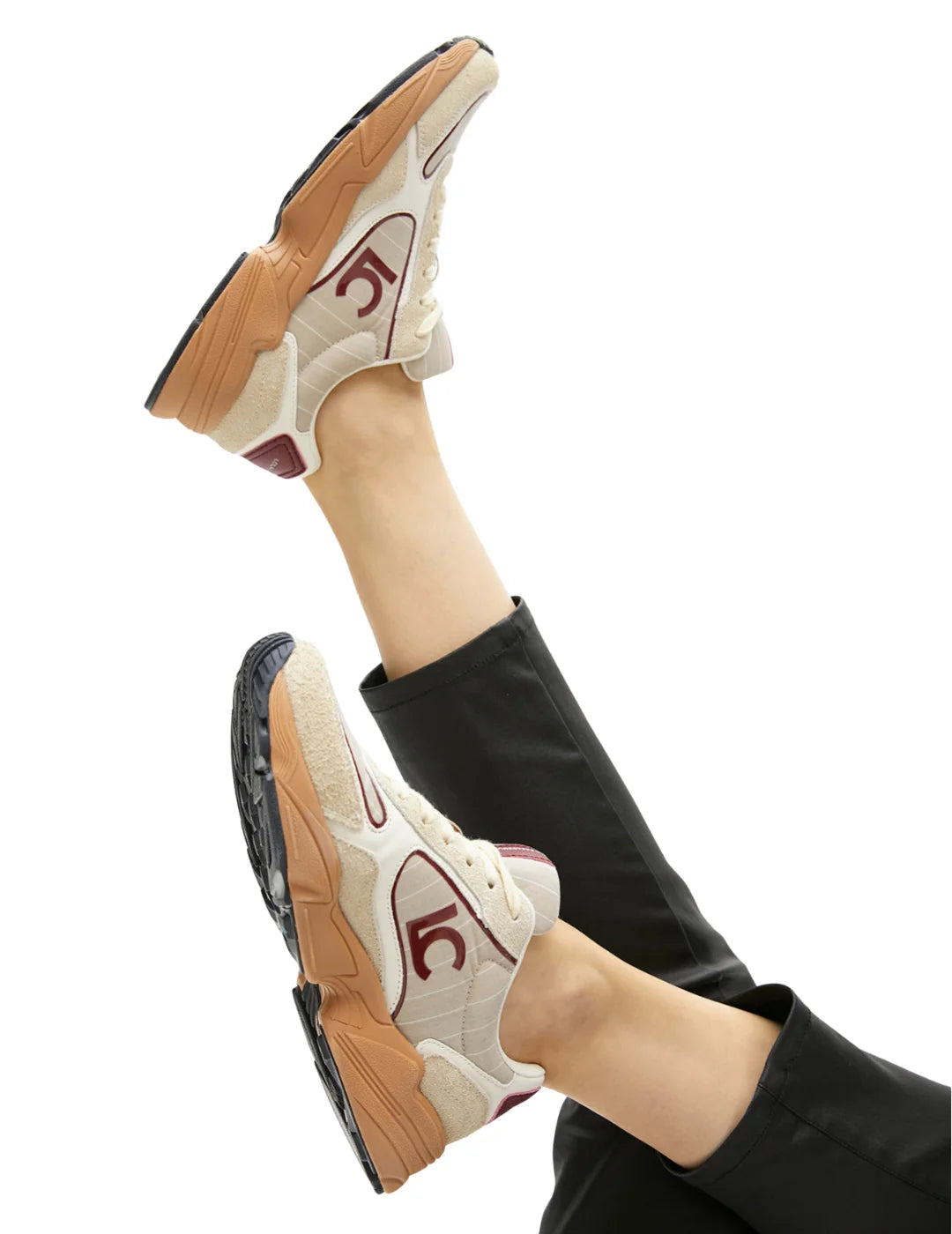 Zapatilla Tipo Running Lola Casademunt Beige | Bicos de Fío