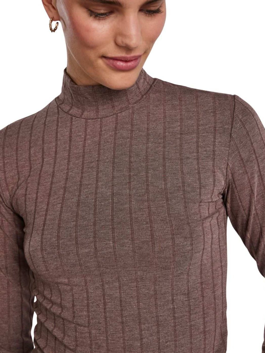 Camiseta de manga larga y cuello alto Pîeces Pcfemke Marrón - Bicos de Fío