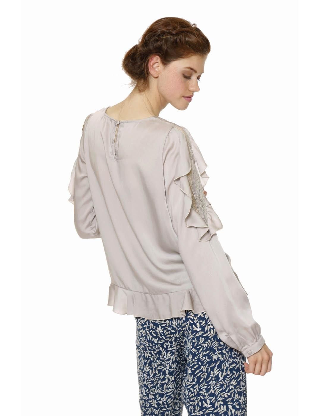 Blusa MEISIE M/L Volante Encaje Gris - Bicos de Fío