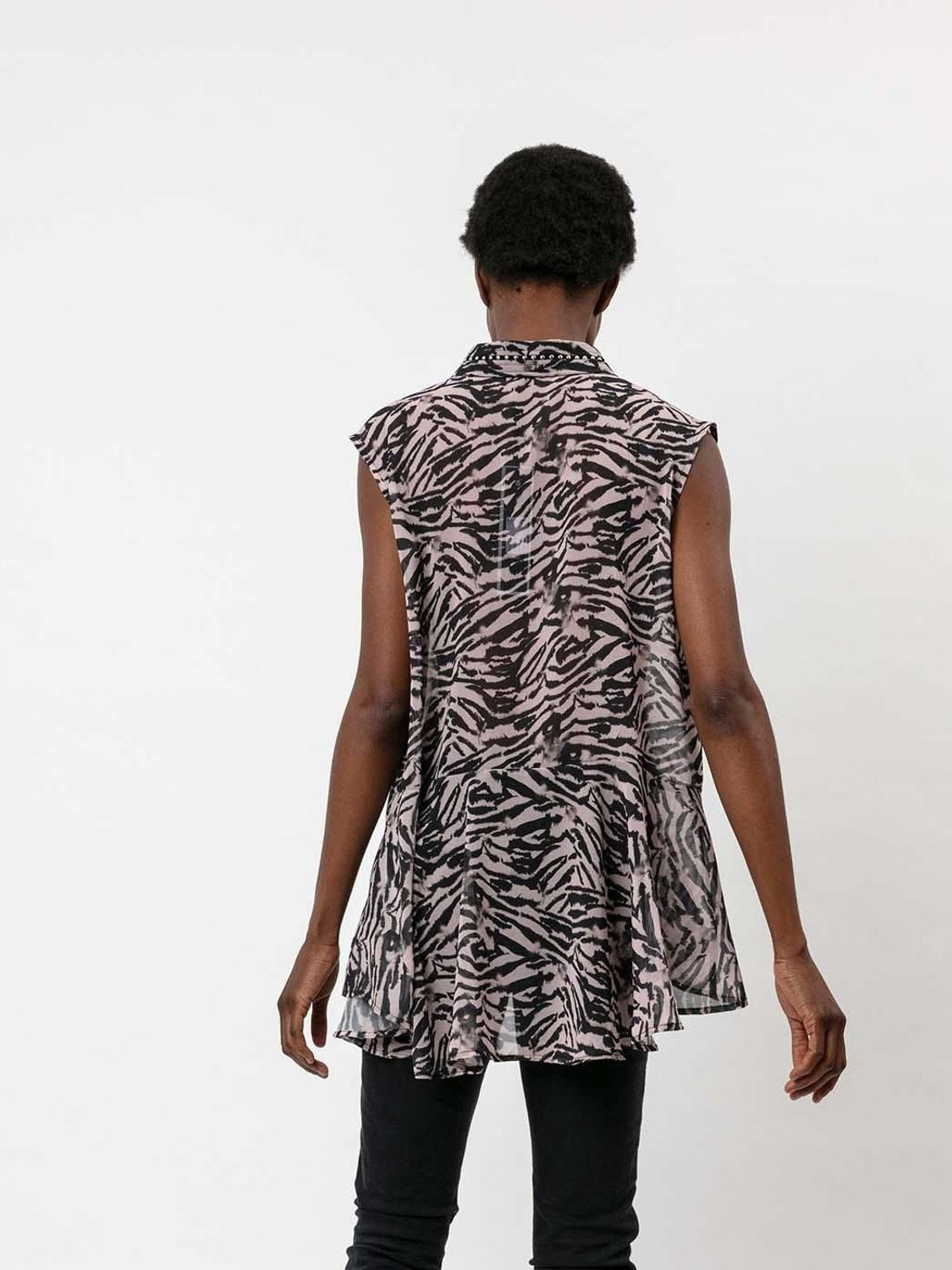 Camisa Religion animal print Negro - Bicos de Fío