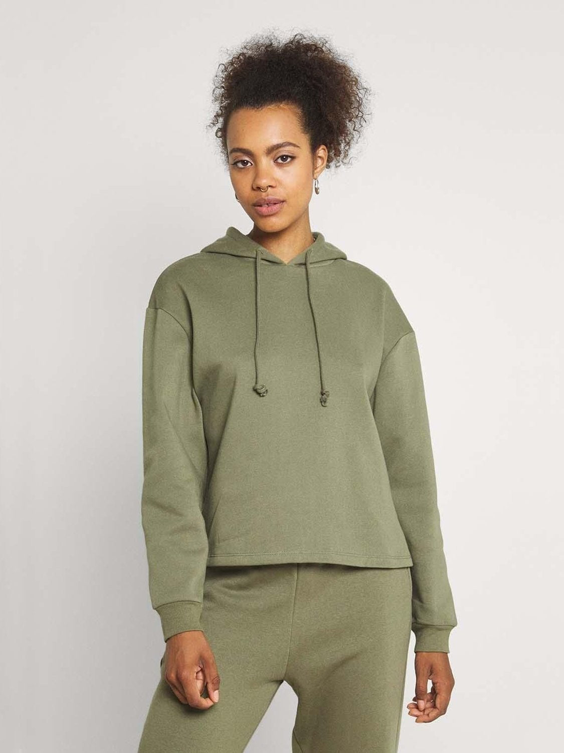 Sudadera capucha Pieces PCChilli Noos Verde Oscuro - Bicos de Fío