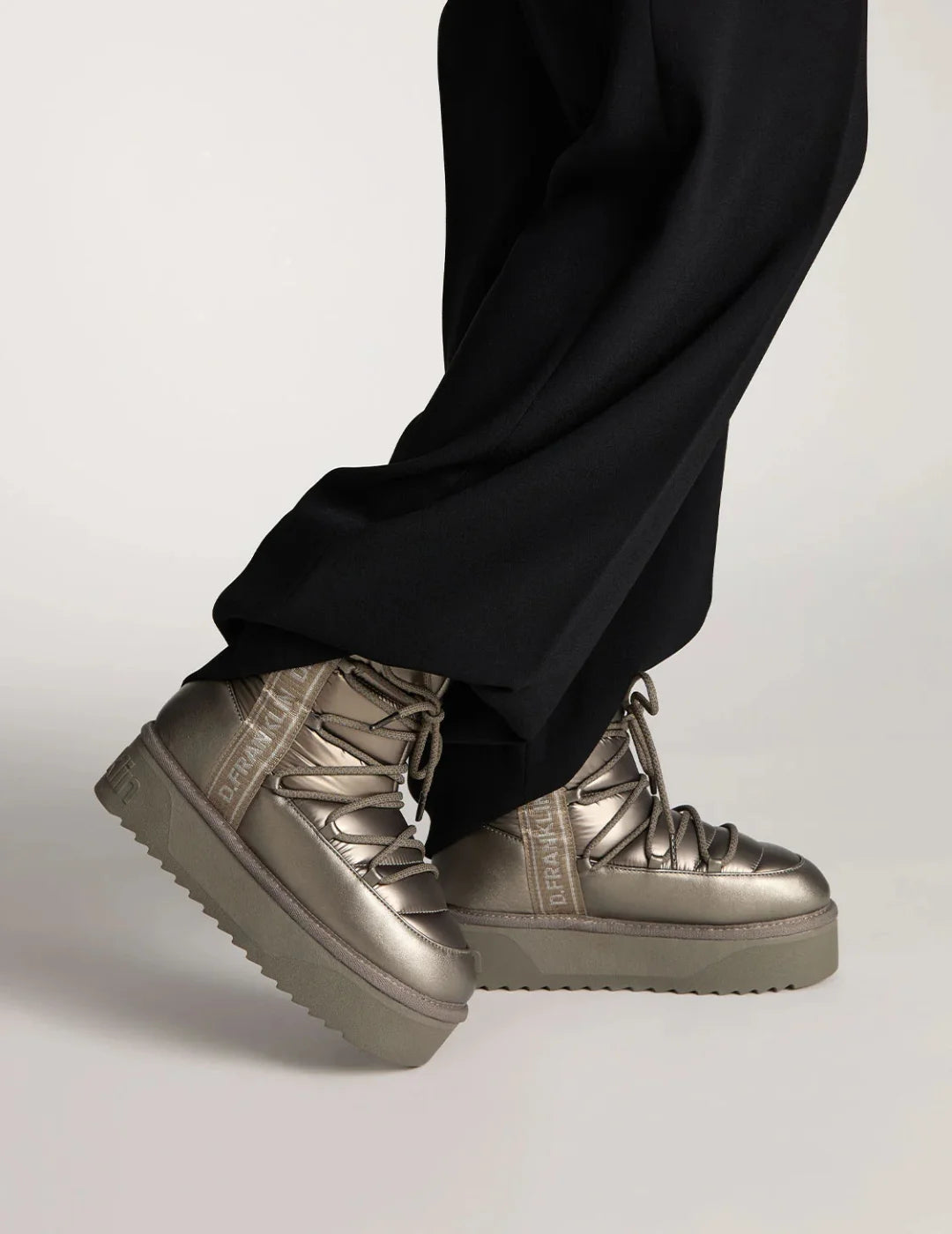 Bota D.Franklin Nordic V2 Bomb Brass | Bicos de Fío
