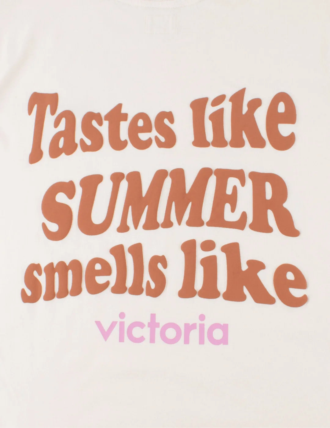 Camiseta Oversize Texto Victoria Crudo | Bicos de Fío