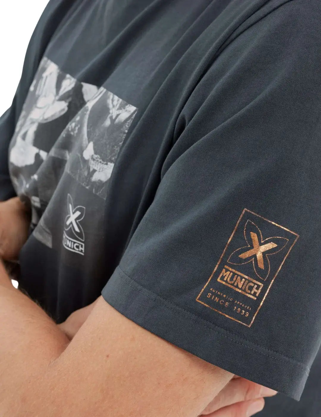 Camiseta Munich Shoemaker Antracita | Bicos de Fío