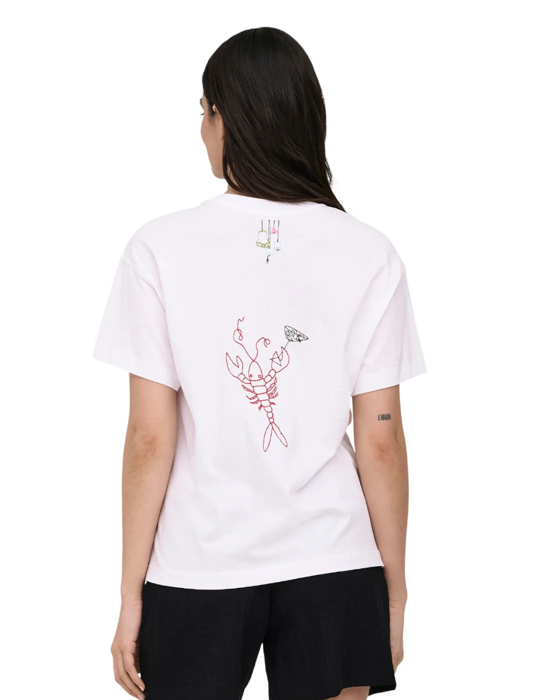 Camiseta ONLY Emmina Too Much Blanco | Bicos de Fío
