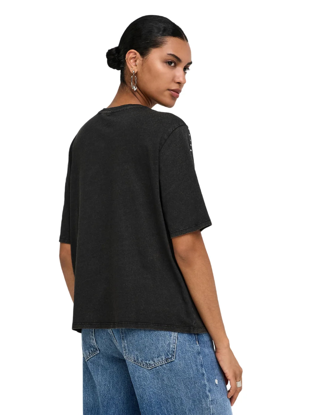 Camiseta ONLY Lucy Studs Negro | Bicos de Fío