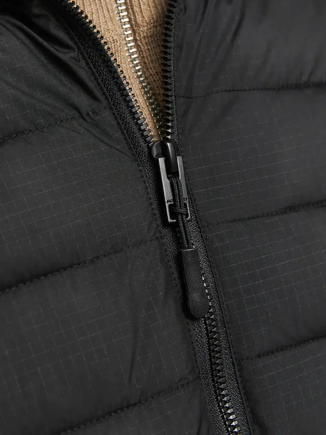 Chaqueta Plumas Jack&Jones State Hybrid Negro | Bicos de Fío