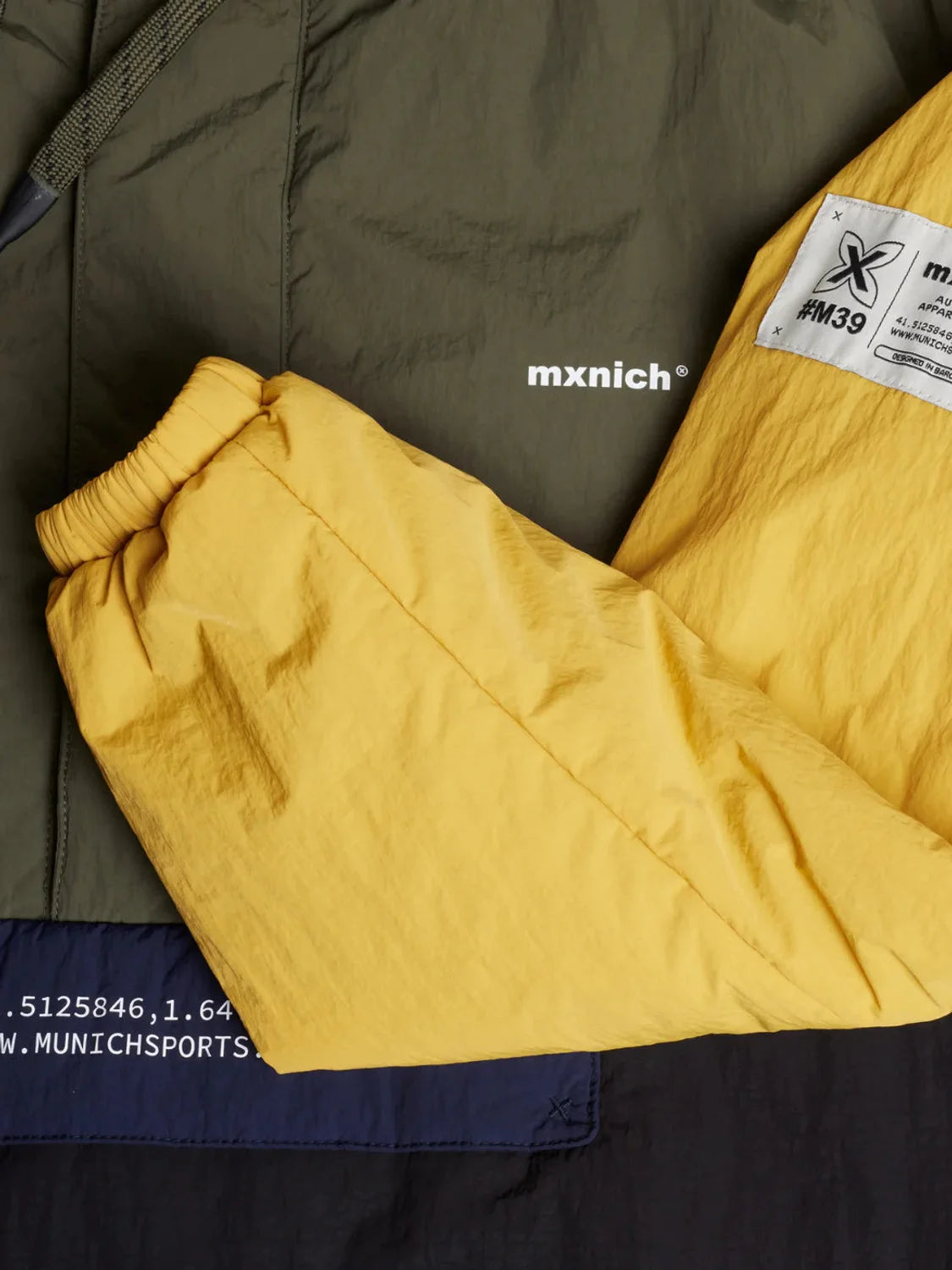 Chaqueta Cortavientos Munich Cover Khaki | Bicos de Fío