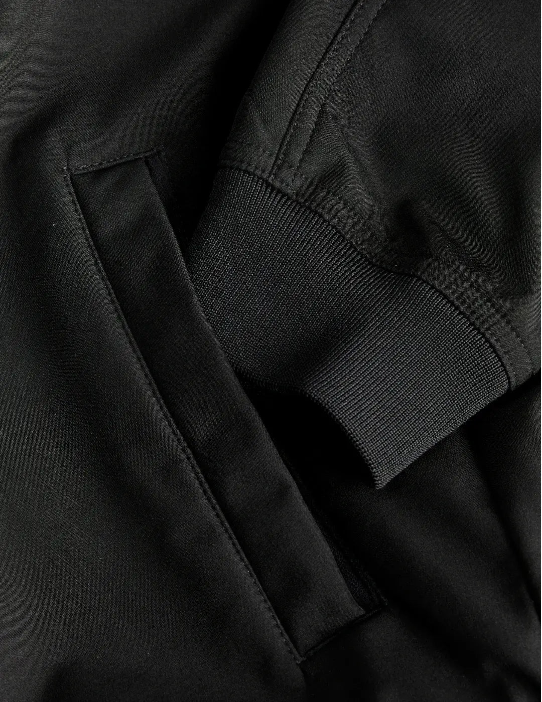 Bomber Softshell Jack&Jones Eliam Negro | Bicos de Fío