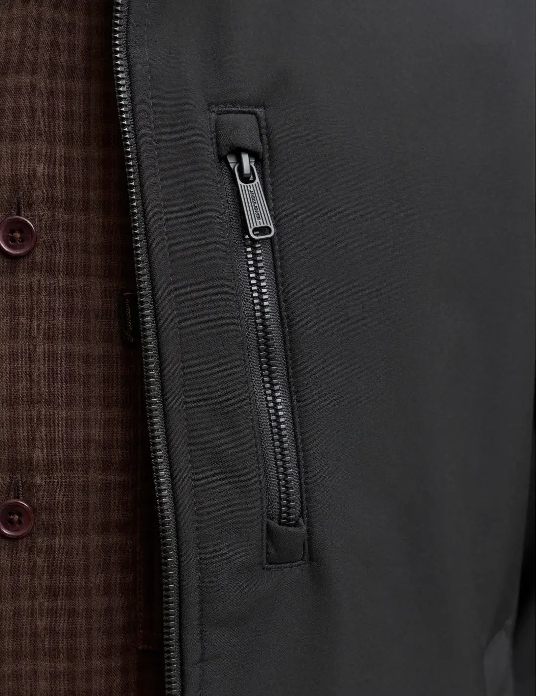 Bomber Softshell Jack&Jones Eliam Negro | Bicos de Fío