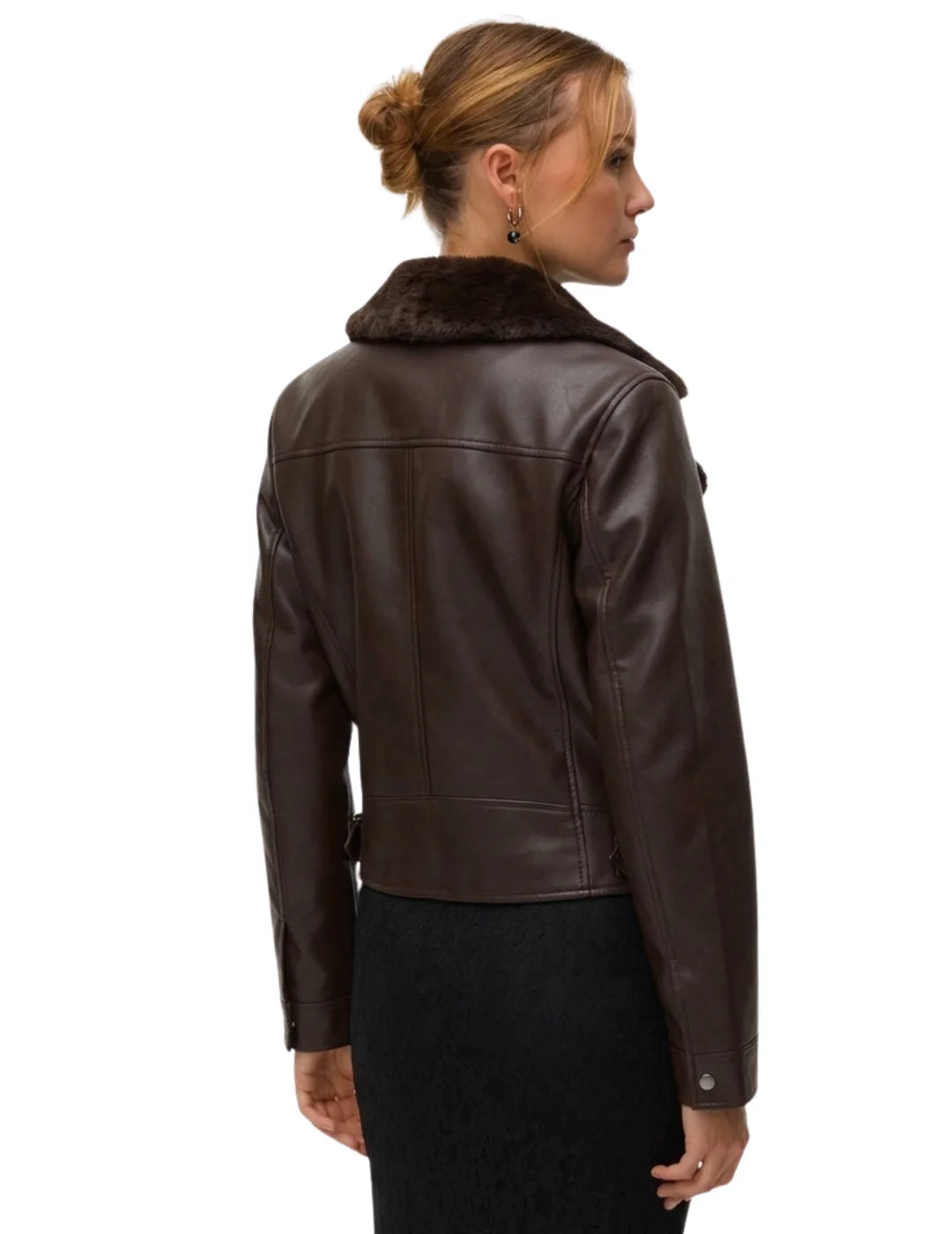 Biker Corta Vero Moda Hailey Marrón Chocolate | Bicos de Fío